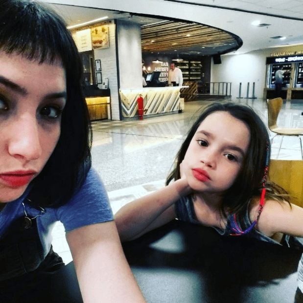 SOFIA GALA Y HELENA, CUANDO ERA UNA NIÑA.