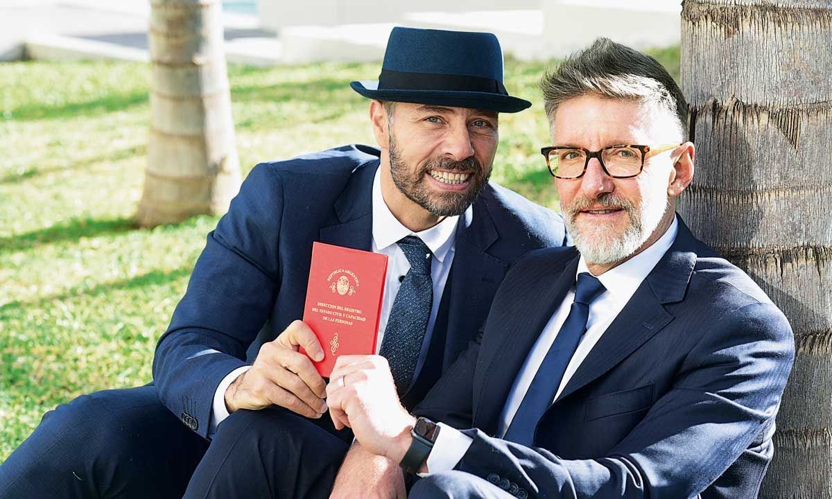 LUIS NOVARESIO JUNTO A BRAULIO, SU ESPOSO DESDE 2021.