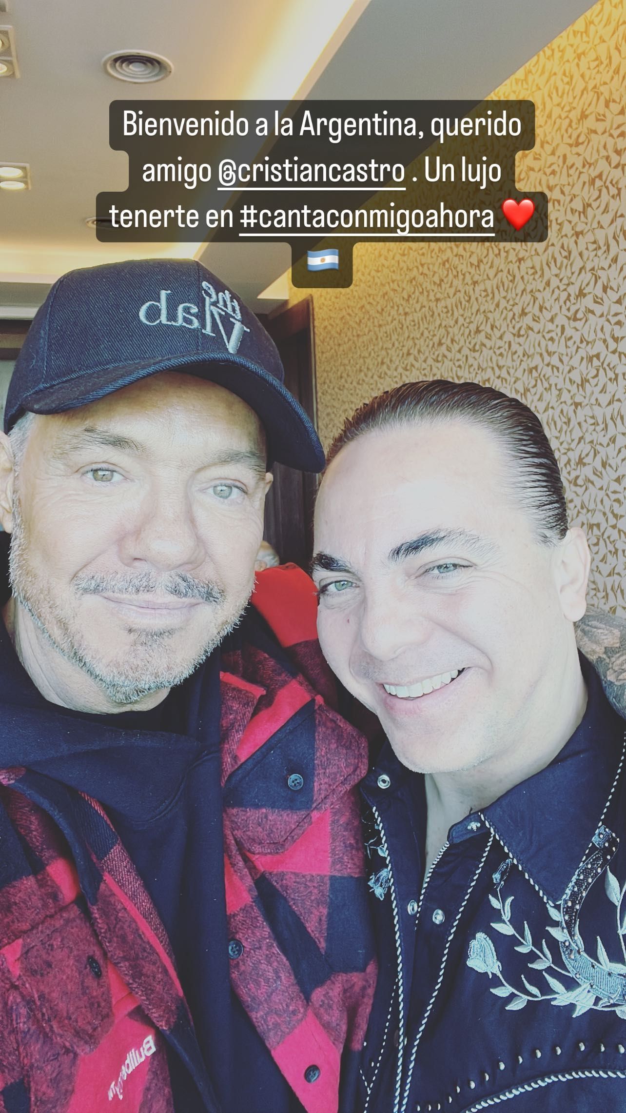 TINELLI JUNTO A CRISTIAN CASTRO, UNO DE SUS JURADOS.