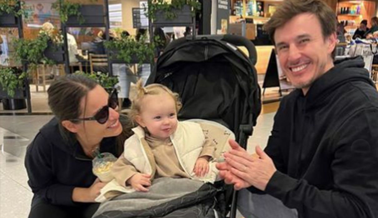 LA FOTO DE LA PAREJA ANTES DE VIAJAR.