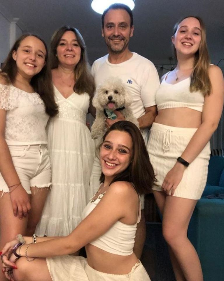 Familia de Adrián Pallares.