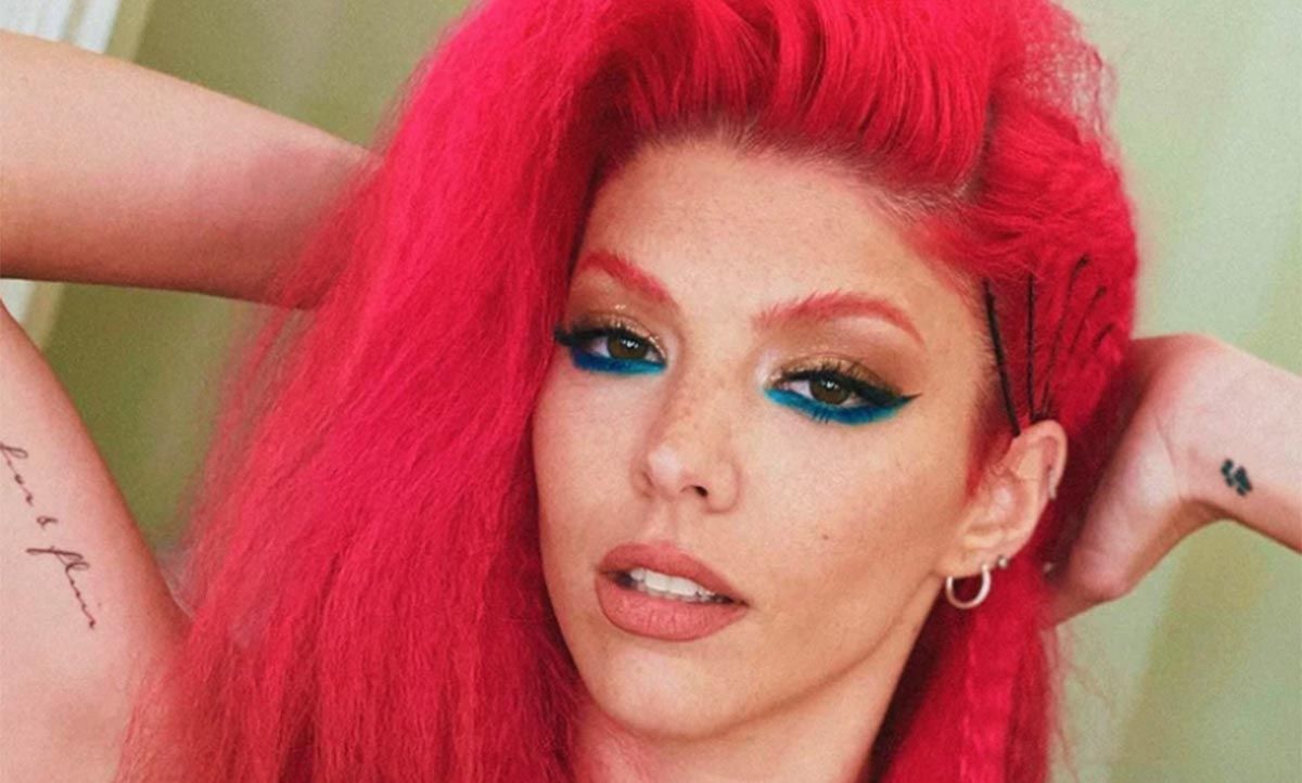 QUE MELENA: EL PELO DE CRASH NO DEJA DE SORPRENDER.