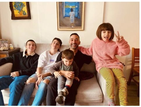 Otero y sus cuatro hijos