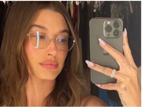 Hailey Bieber y sus uñas