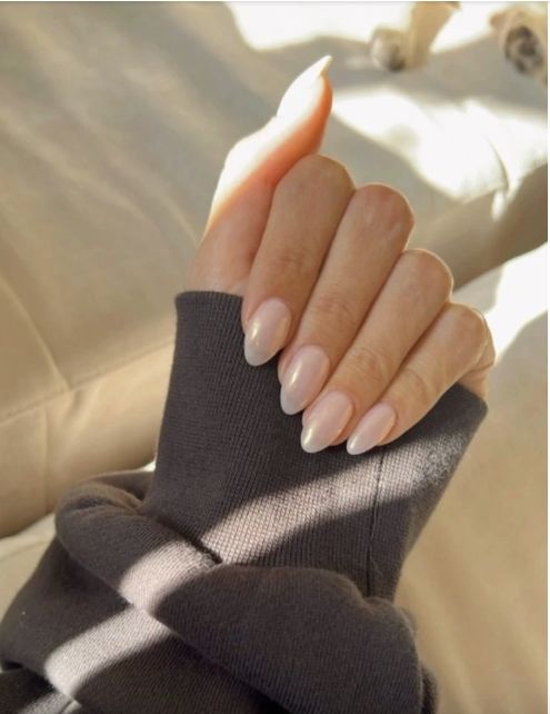 Mica y su manicura similar a Bieber