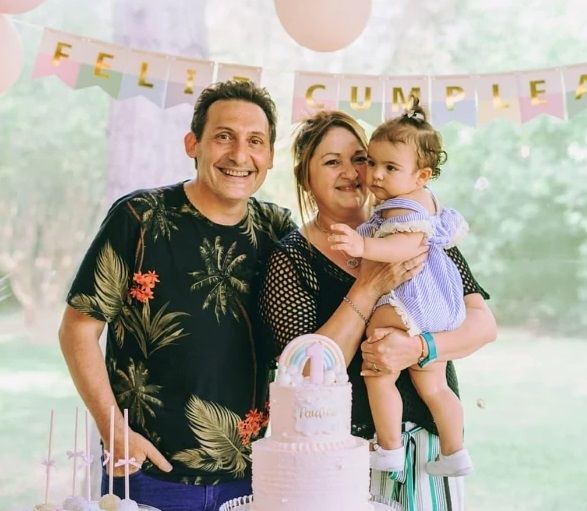 Paulo Kablan y su nieta.