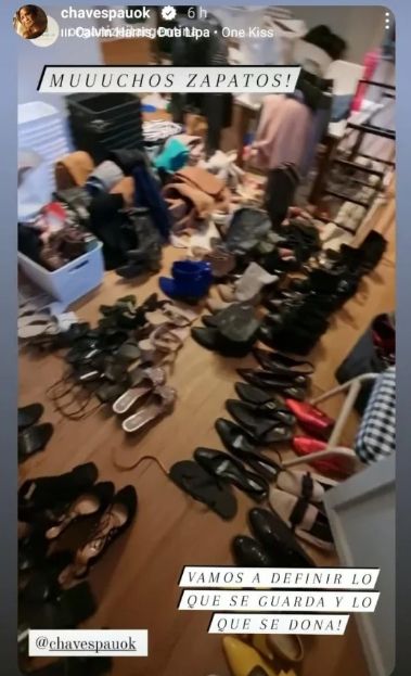 Paula Chaves mostró sus zapatos.