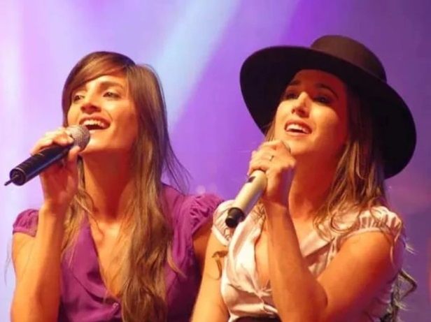 Soledad Pastorutti y su hermana Natalia.