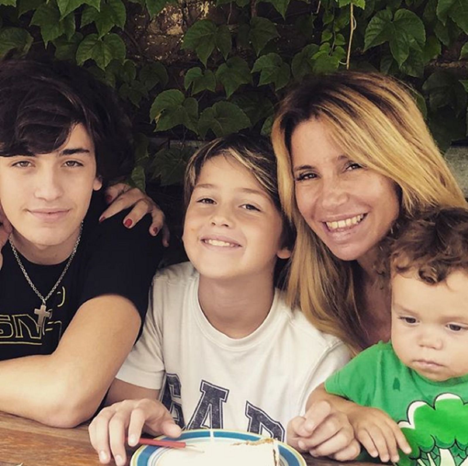 Florencia Peña y sus hijos.