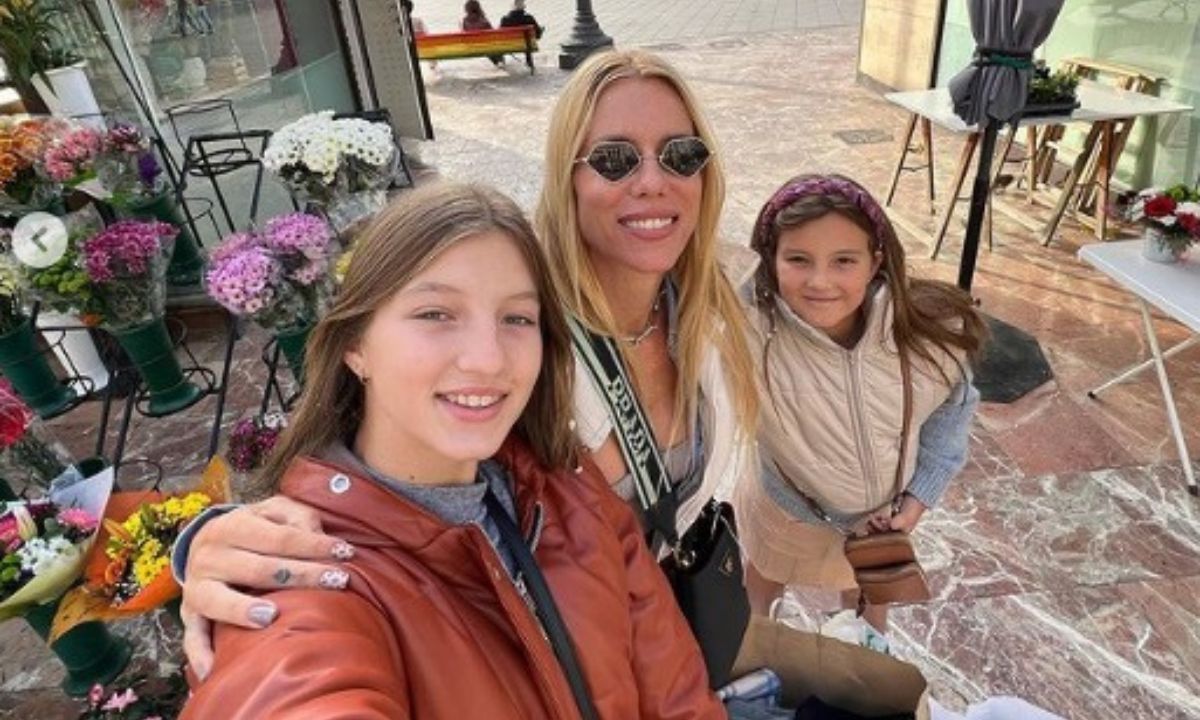 Nicole se fue a Europa con sus otras dos hijas