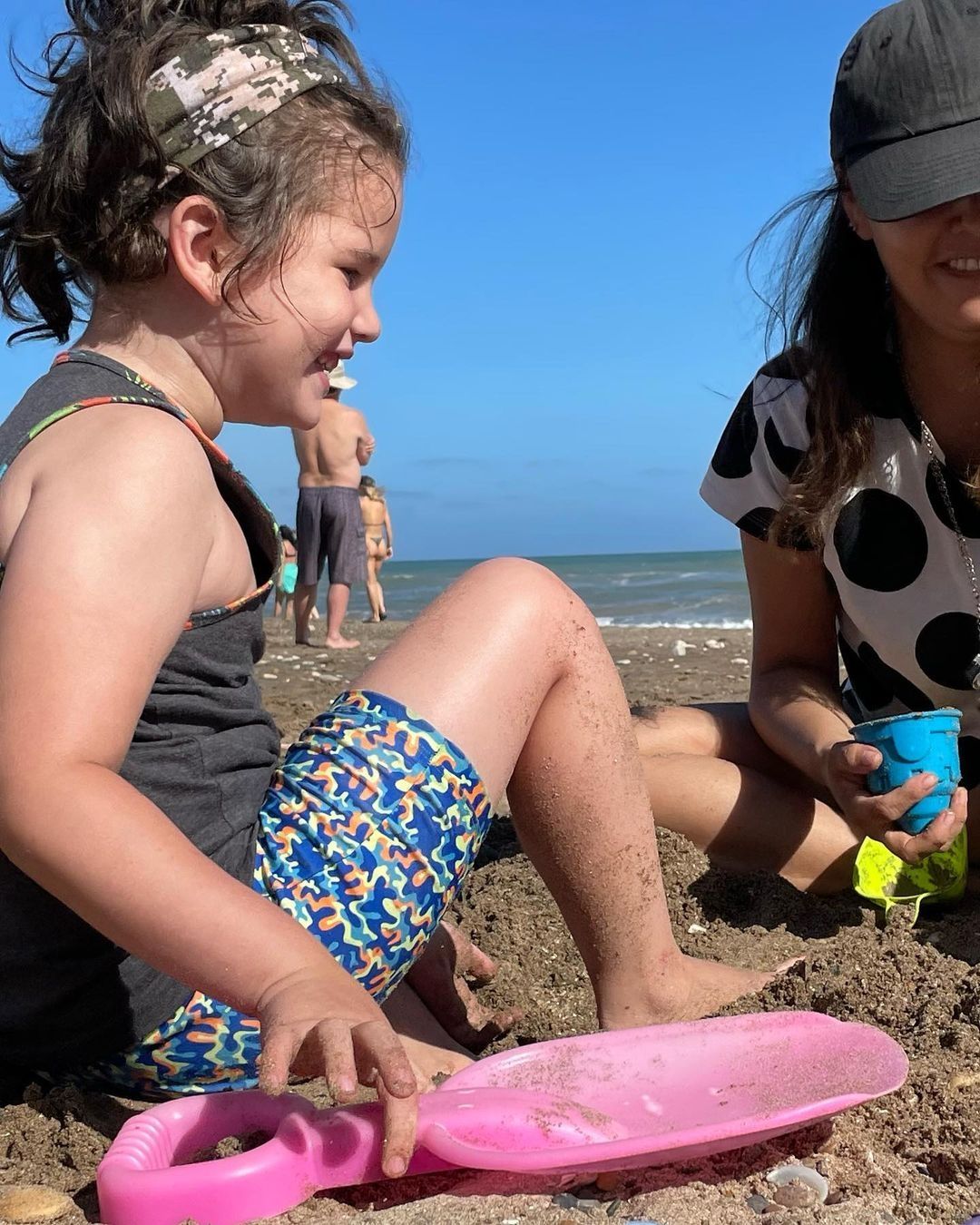 Agustina Kampfer con su hijo. (Foto: Instagram)