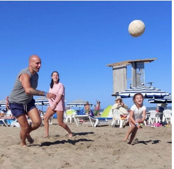 El Pelado con sus dos hijas