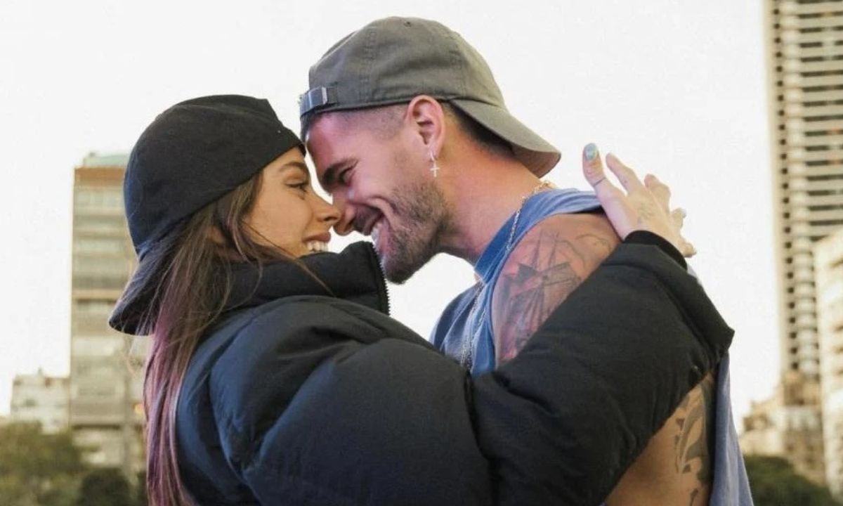 Rodrigo de Paul y TIni Stoessel.