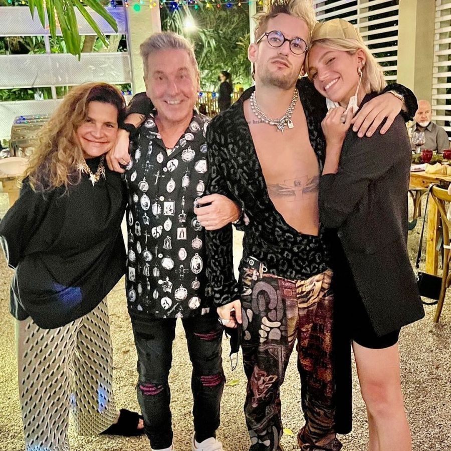 Stefi Roitman, junto al clan Montaner.