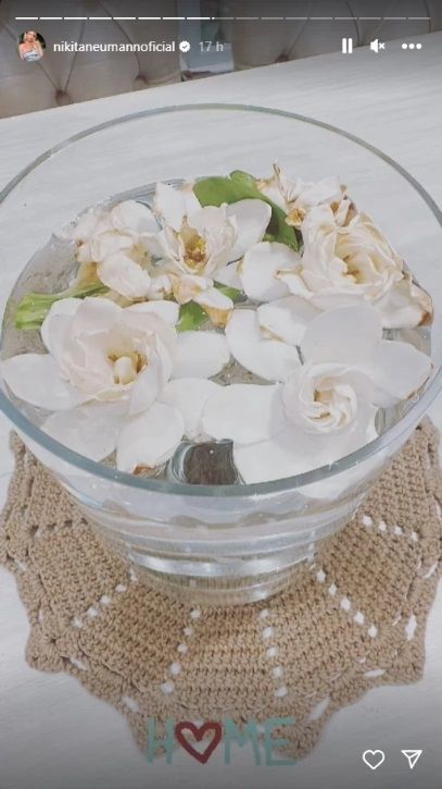 El living de Nicole Neumann. 