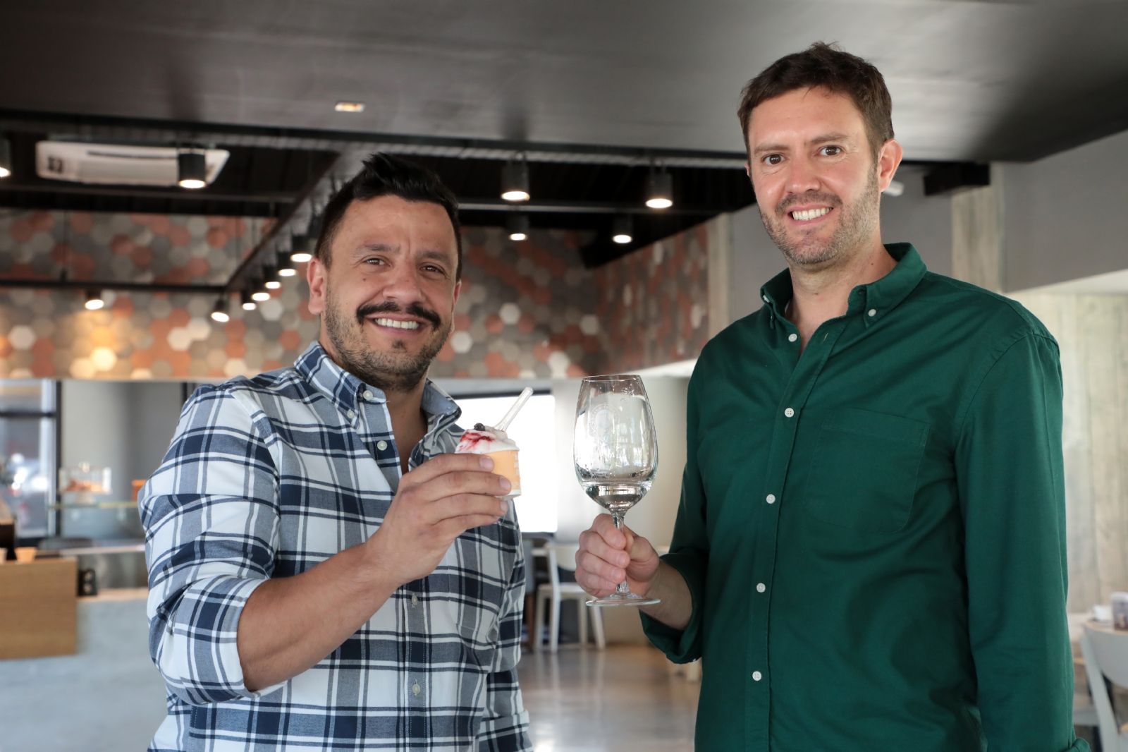 Pablo Mampel, Gerente de Marketing de INNamorato y Maximiliano Ortiz, Enólogo de Bodega Trivento.