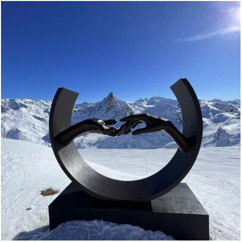 Mazza mostró una obra de arte del centro de esquí