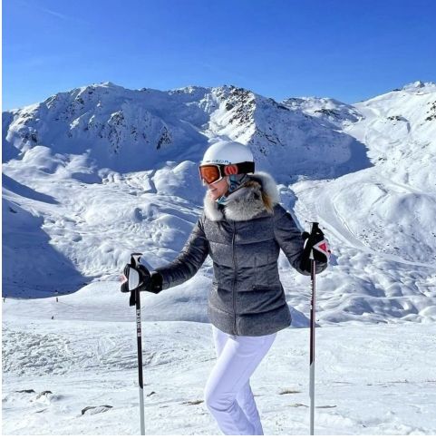 Valeria esquiando en Francia