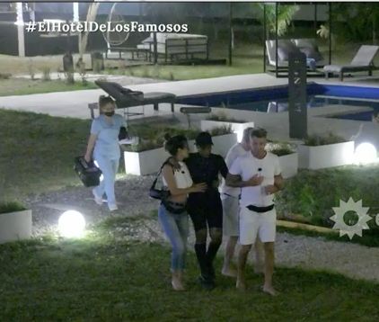 Mimi asistida en el jardin