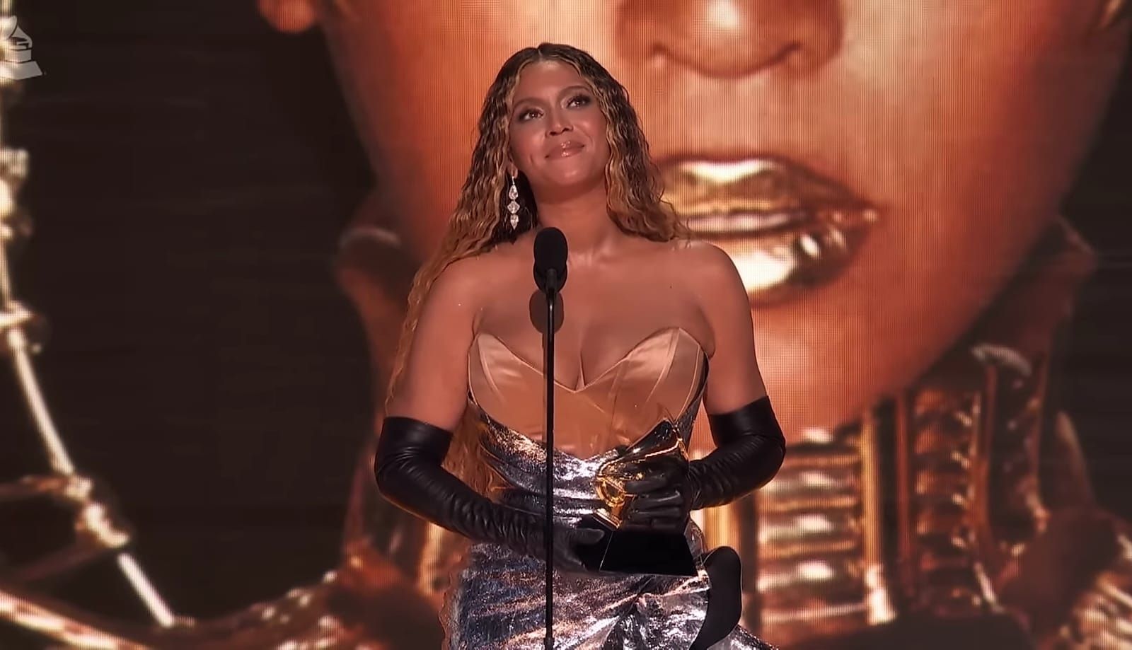 Beyoncé dio las gracias a quienes siempre la acompañan y la han acompañado