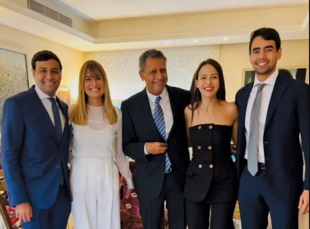 Gabriela Arias Uriburu junto a sus hijos. (Foto: Gentileza Gente)