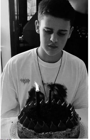 Bautista soplando las velitas