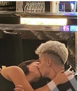 Martina a los besos con su cuñado