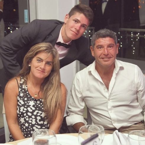 La mamá de Marcos le huye a las cámaras