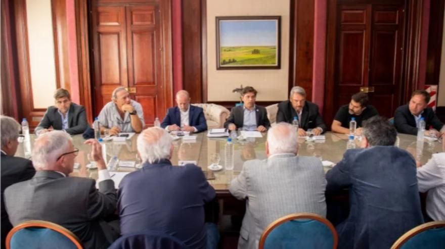 Reunion de Kicillof con representantes de las camaras de colectivos