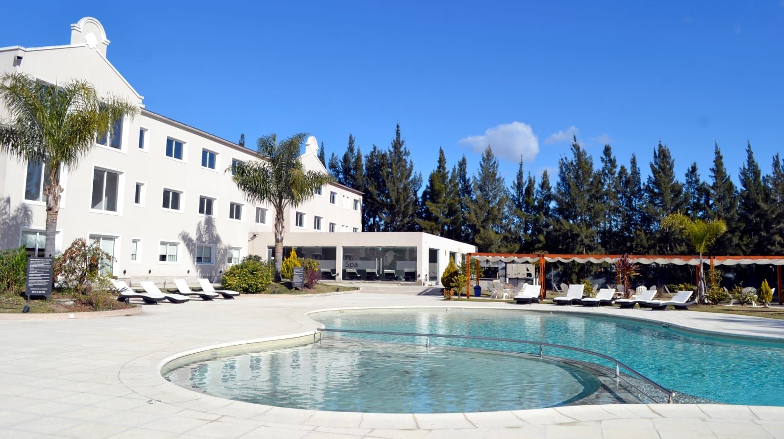 Hotel Howard Johnson Plaza Convention Center &Spa La Plata. Complejo El Retiro