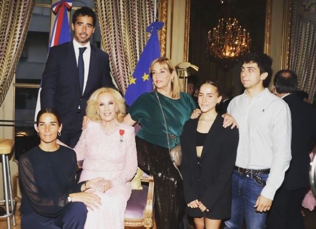 Mirtha Legrand y su familia.