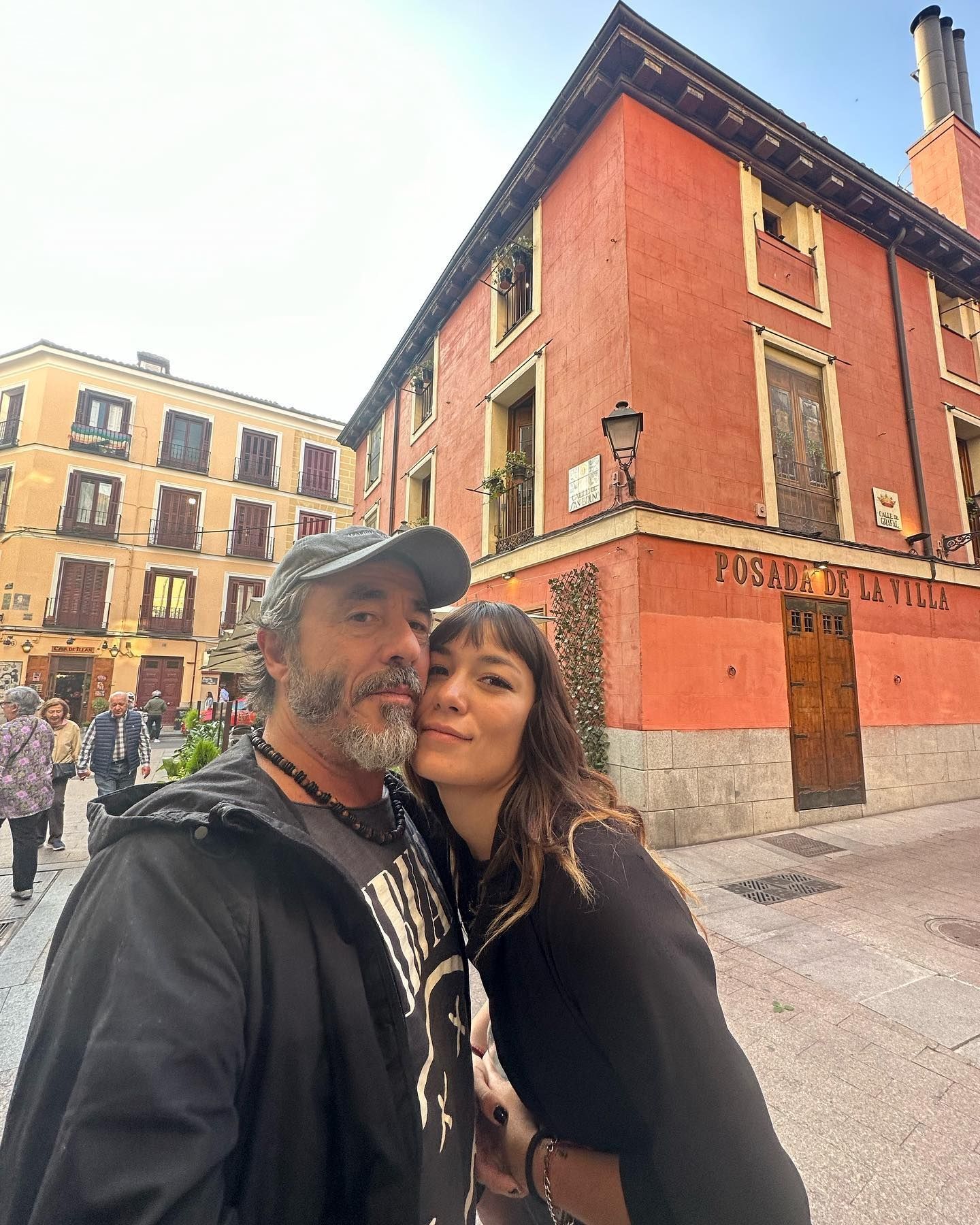 Pablo Granados y su novia.