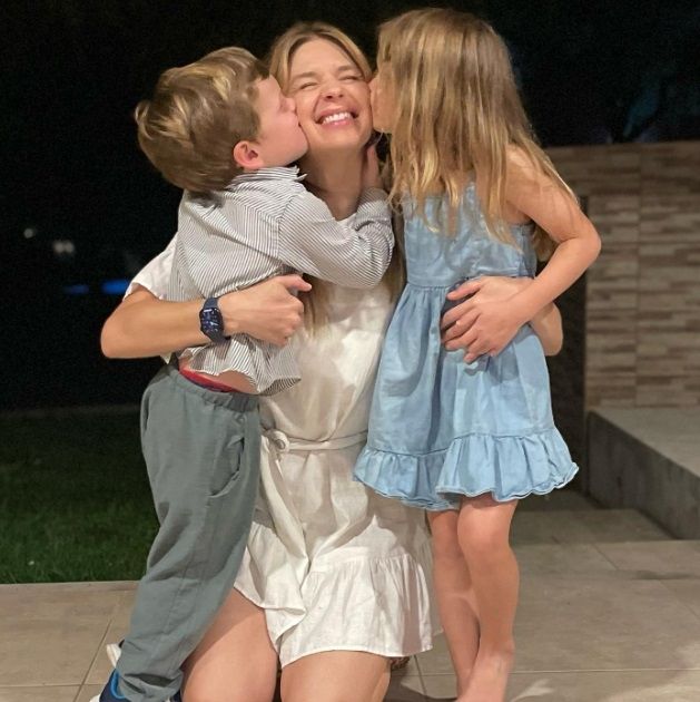 Marcela Kloosterboer y sus hijos.