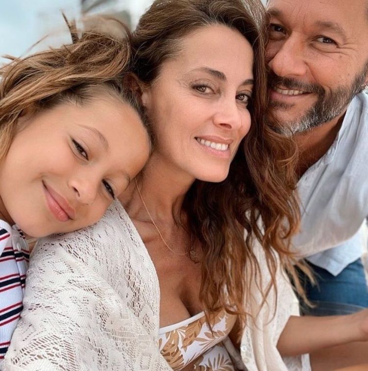 Diego Torres, Nina y Débora Bello.