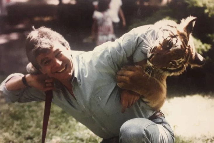 Fernando Lúpiz, como domador de tigres.