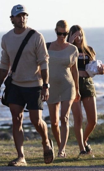 Nicole Neumann y Manu Urcera en Punta del Este.