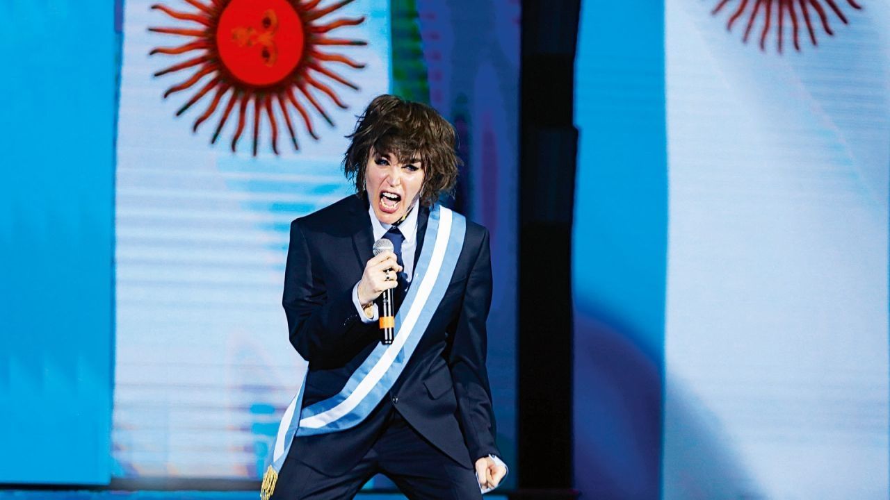 Fátima Florez, imitando a Javier Milei. 
