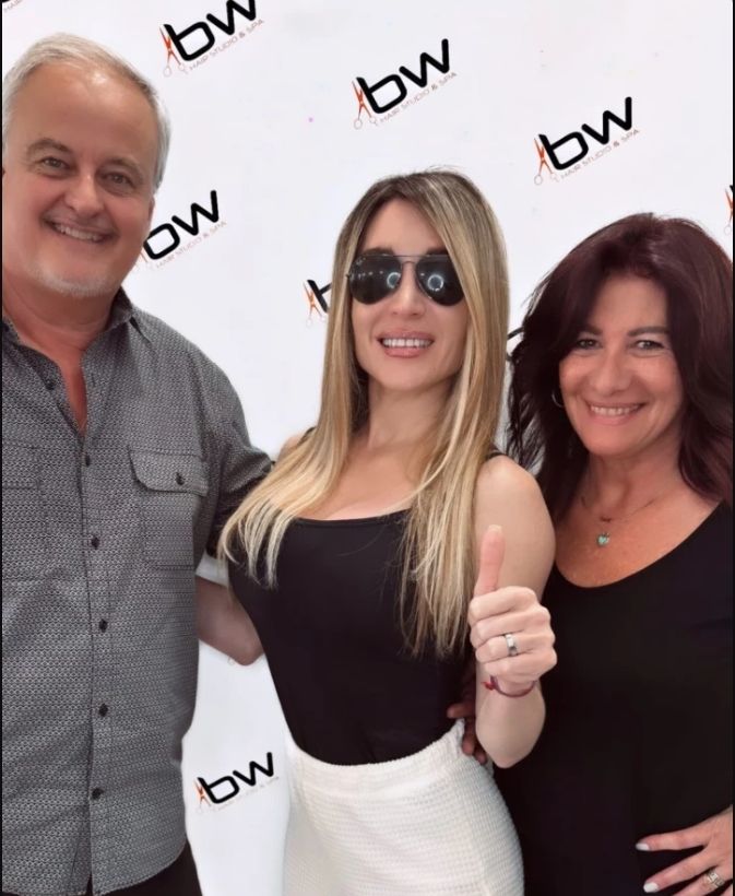 Una clienta se sacó una foto con Fátima Flórez.