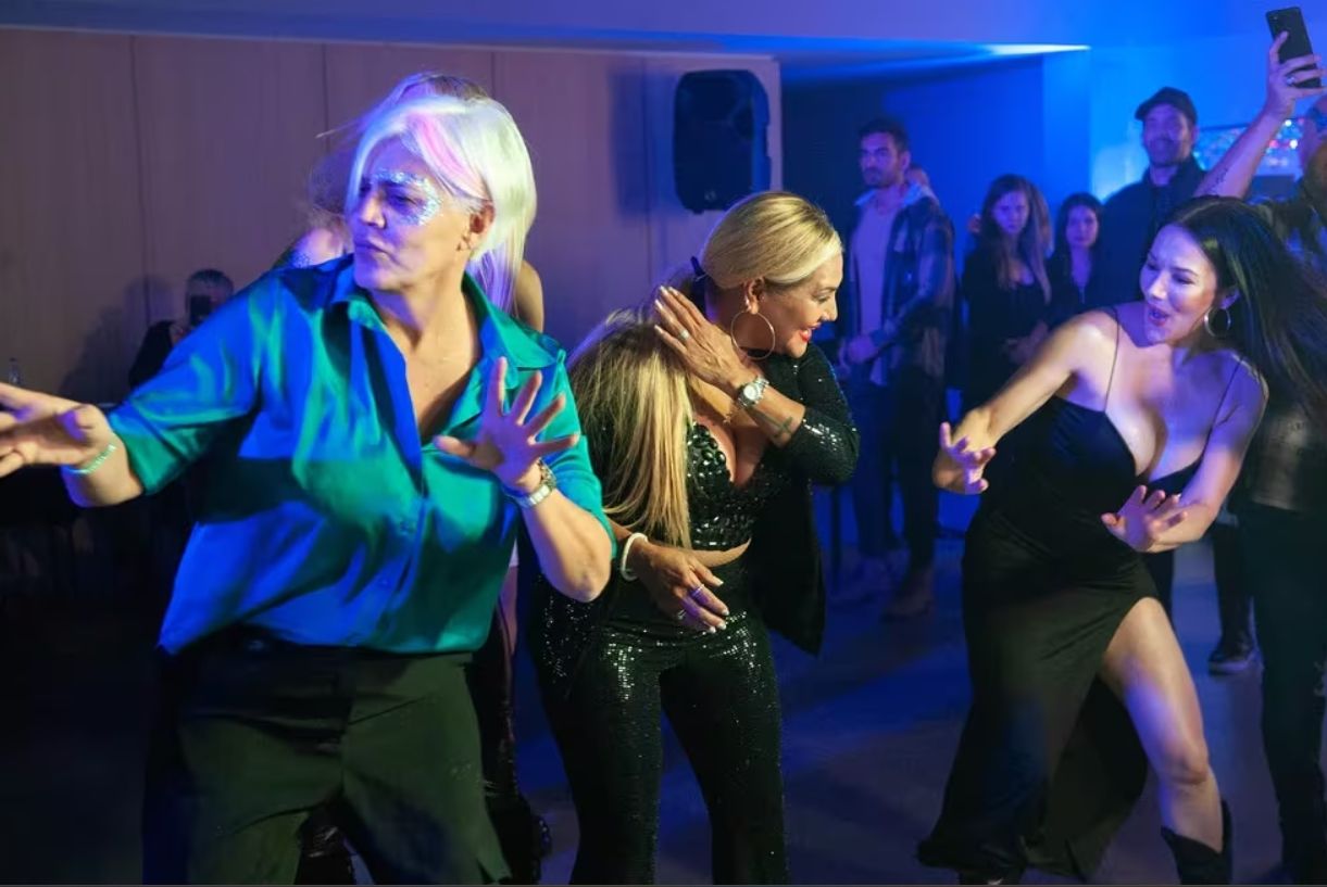 Gladys La Bomba Tucumana a puro baile en su fiesta.