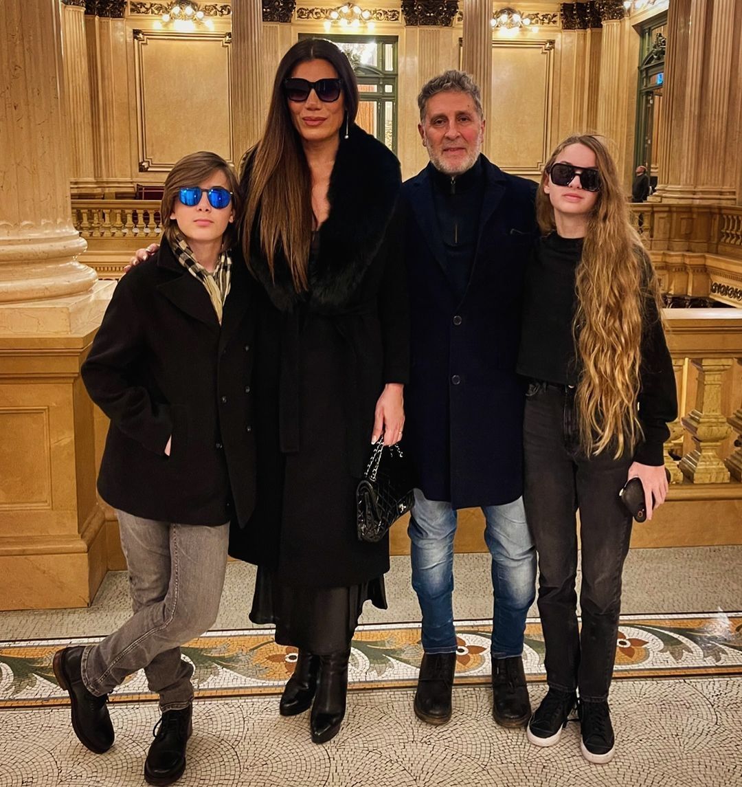 Flor de la V y su familia.