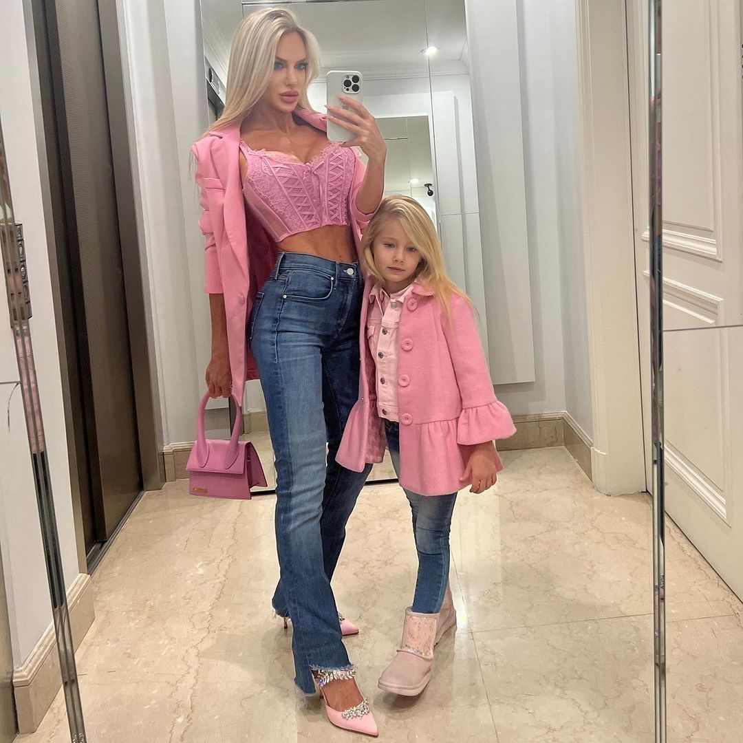 Luciana Salazar y Matilda. 