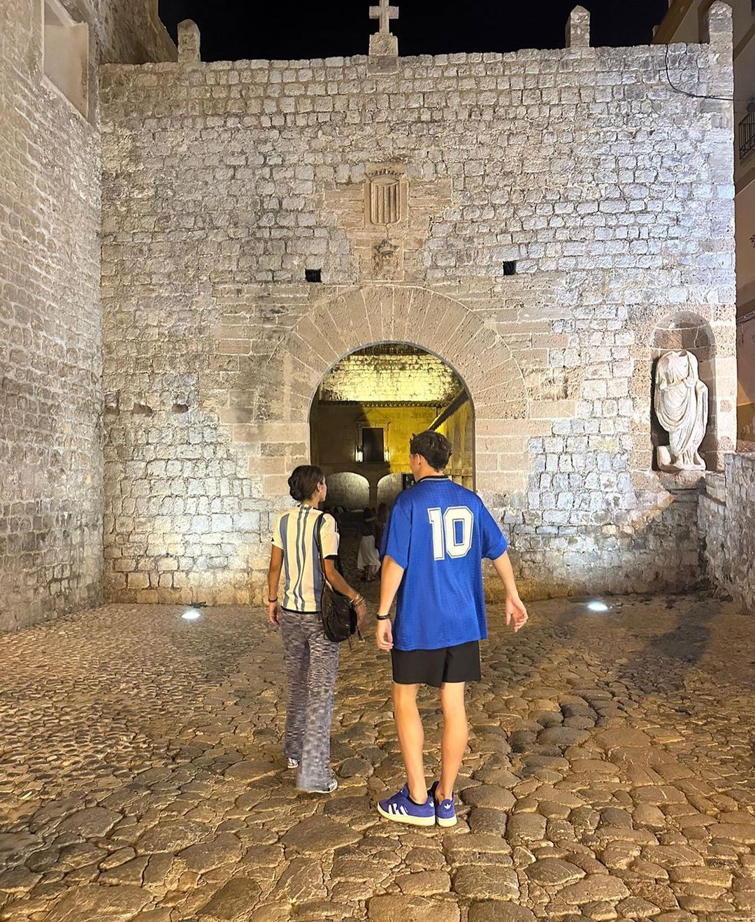 Delfina García Moritán y su novio, en Ibiza. 