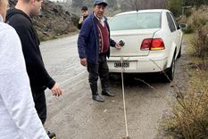 El animal iba atado con una soga Foto: Facebook /SOS Peludos SMA