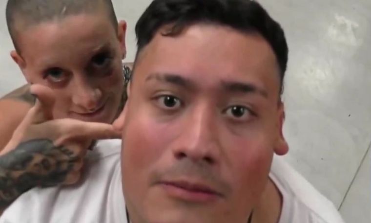 Furia secuestró a Manzana en Gran Hermano Juliana volvió a hacer de las suyas y bromeó con su compañero Foto: Captura de TV