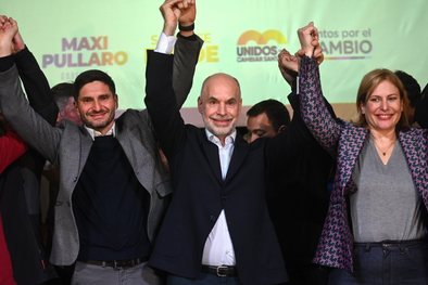 MDZol | Festejos Maximiiano Pullaro y Gisela Scaglia, la fórmula ganadora de las PASO en Santa Fe, junto a Horacio Rodríguez Larreta Foto: Prensa Larreta