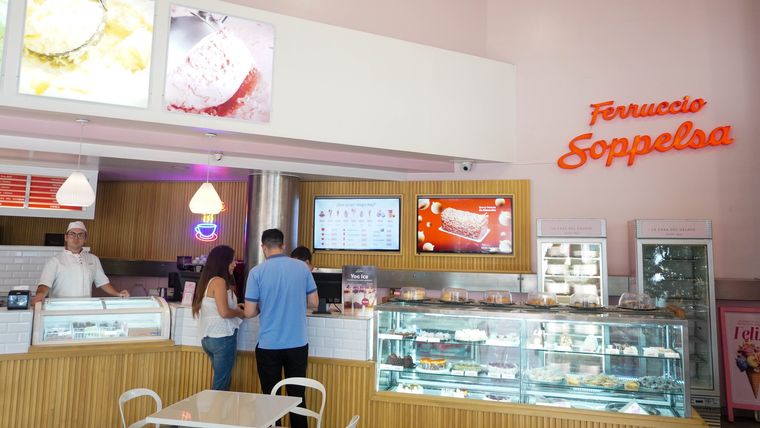 Antes las colas llegaban a la vereda; hoy hay una heladería cada dos cuadras. La mirada de Soppelsa sobre un mercado más fragmentado. Antes las colas llegaban a la vereda; hoy hay una heladería cada dos cuadras. La mirada de Soppelsa sobre un mercado más fragmentado.