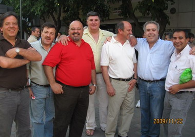 Giner festejó junto a su grupo de colaboradores. Foto: Gentileza Fabio Miranda