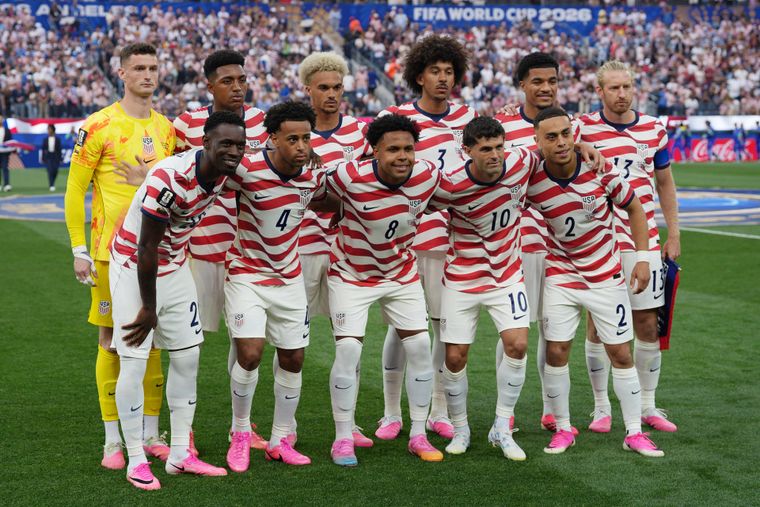 Con 3 victorias, Estados Unidos es el equipo Concacaf que más triunfó sobre los de Conmebol en Mundiales. Con 3 victorias, Estados Unidos es el equipo Concacaf que más triunfó sobre los de Conmebol en Mundiales.