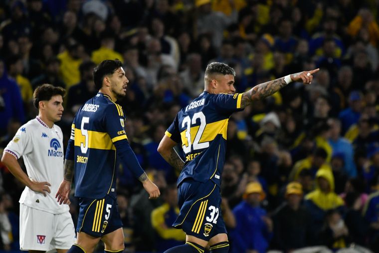 Ayrton Costa festeja su gol: gran cabezazo tras la asistencia de Leandro Paredes en el tiro de esquina.&nbsp;