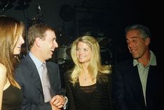 Melania Trump, el príncipe Andrés, Gwendolyn Beck y Jeffrey Epstein en una fiesta en el club Mar-a-Lago, Palm Beach, Florida, 12 de febrero de 2000. Foto: RT